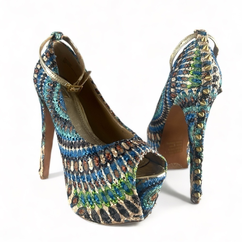 WILD PAIR Embroidered Blue Green Gold Accent Spiked Peep Toe Heels Size 6.5